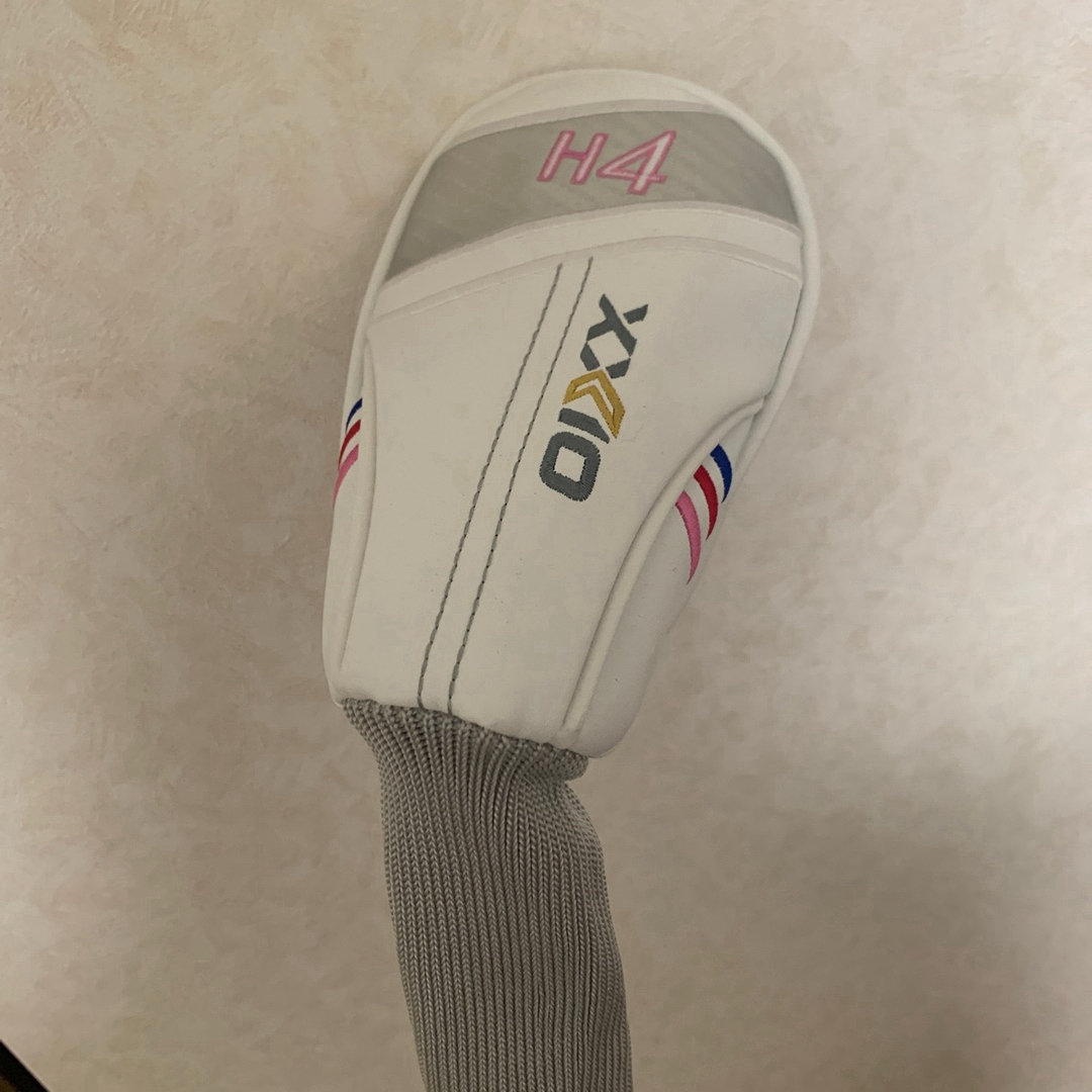 DUNLOP(ダンロップ)のゼクシオ11レディースユーティリティH4カバー付きグリップ交換済み スポーツ/アウトドアのゴルフ(クラブ)の商品写真