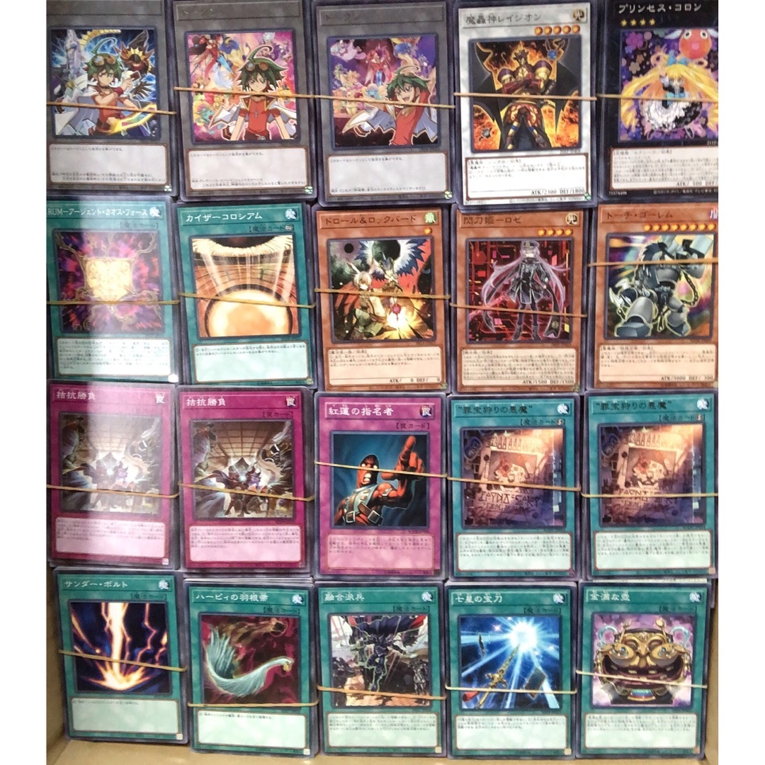 遊戯王 大量 まとめ売り 10000枚 セット エンタメ/ホビーのトレーディングカード(その他)の商品写真