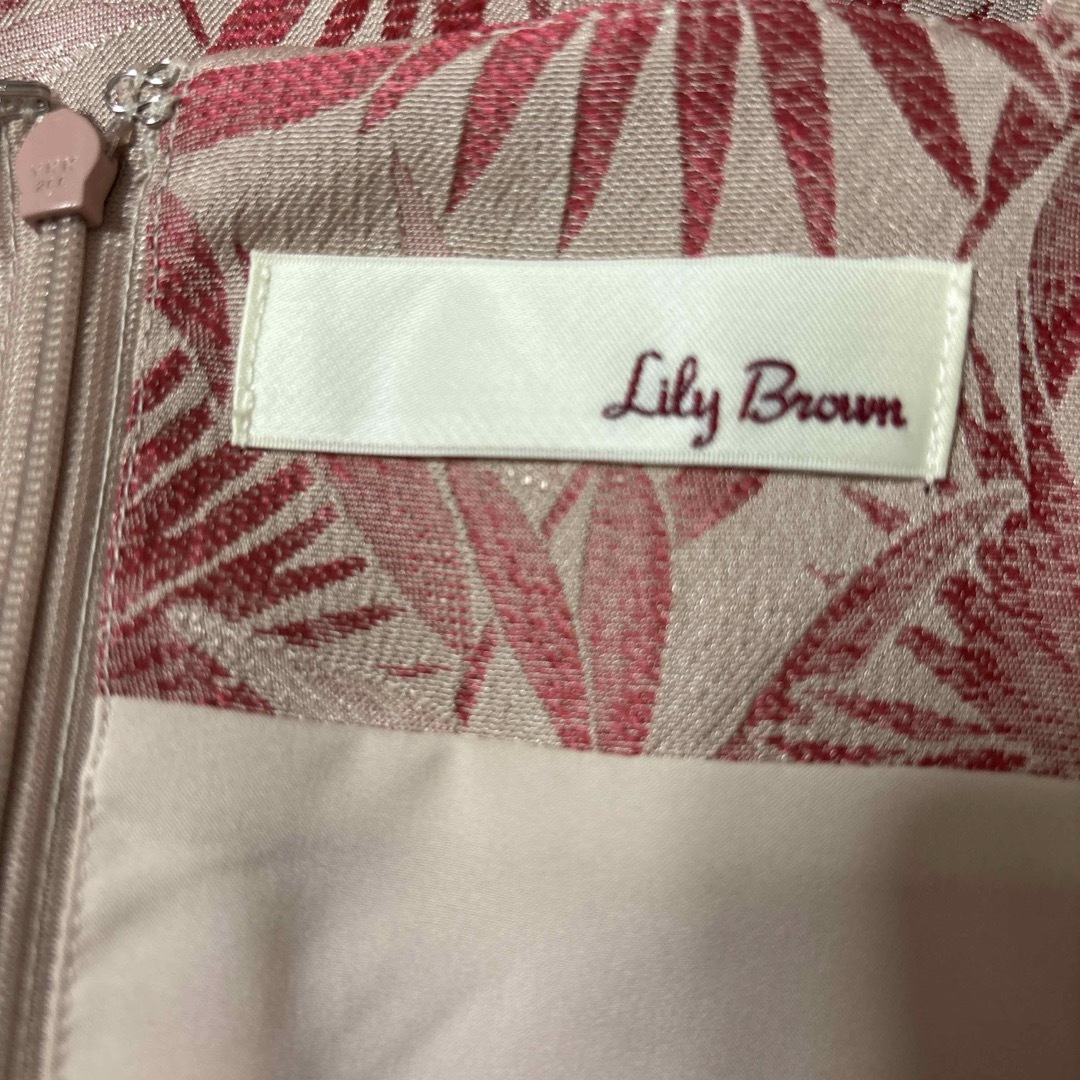 Lily Brown(リリーブラウン)のリリーブラウン　花柄ワンピース　ピンク　ベージュ レディースのワンピース(ロングワンピース/マキシワンピース)の商品写真