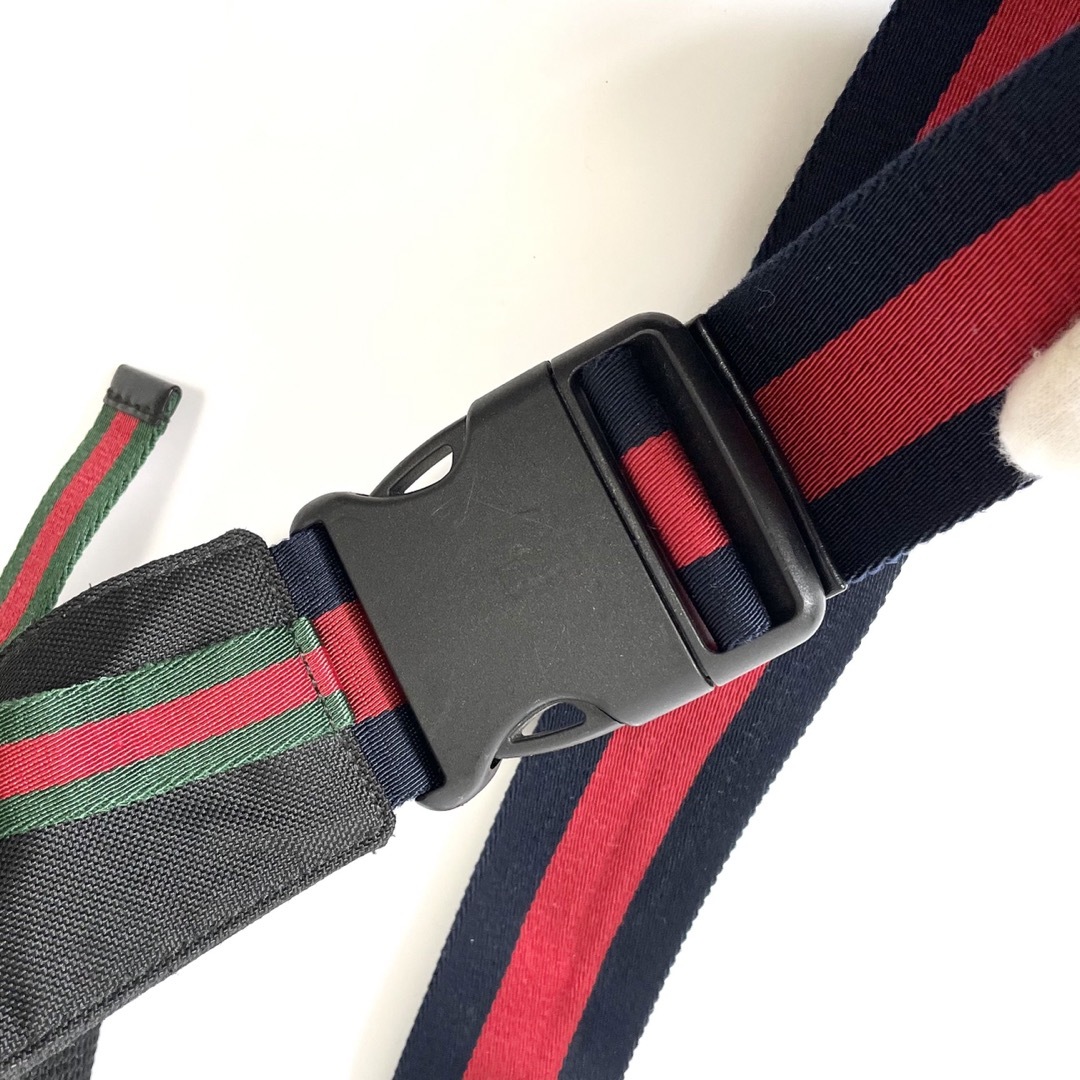 Gucci(グッチ)の【美品/激レア】グッチ　ウエストポーチ　ボディバッグ　タイガー　テクノキャンバス メンズのバッグ(ボディーバッグ)の商品写真