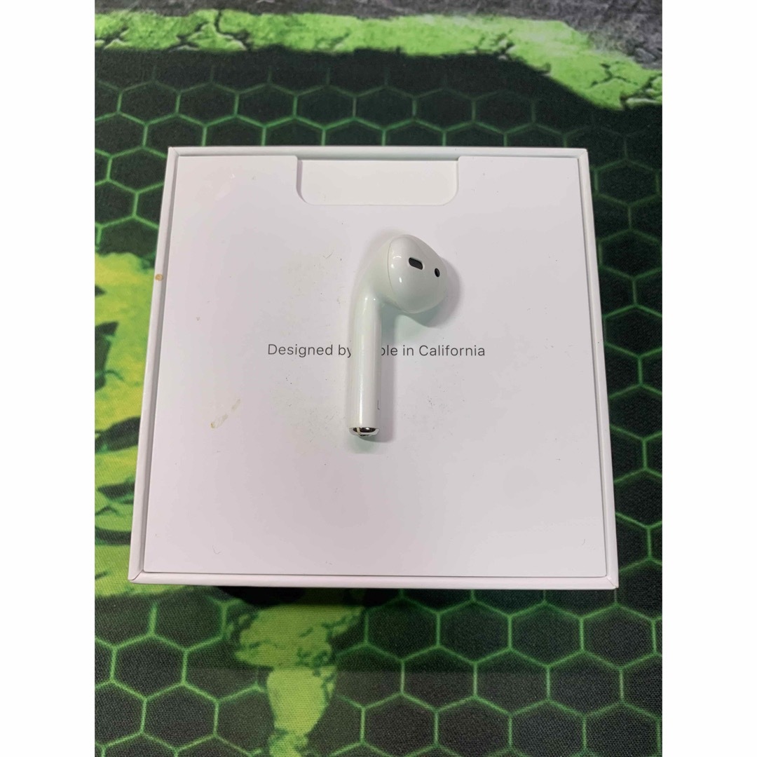 Apple(アップル)のApple AirPods 第二世代　左側　左耳　左耳 スマホ/家電/カメラのオーディオ機器(ヘッドフォン/イヤフォン)の商品写真