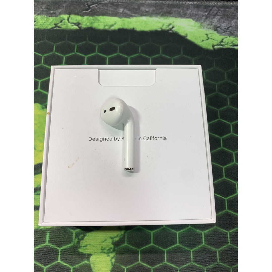 Apple(アップル)のApple AirPods 第二世代　右側　右耳　右 スマホ/家電/カメラのオーディオ機器(ヘッドフォン/イヤフォン)の商品写真