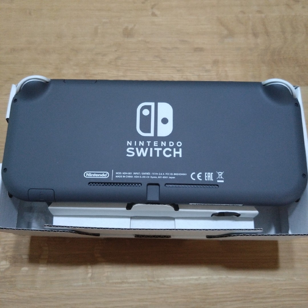 Nintendo Switch(ニンテンドースイッチ)のNintendo Switch Lite スイッチ ライト グレー 任天堂 エンタメ/ホビーのゲームソフト/ゲーム機本体(家庭用ゲームソフト)の商品写真