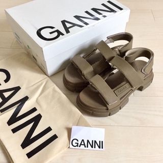 新品 GANNI ベルクロストラップ 厚底ラバーサンダル(サンダル)