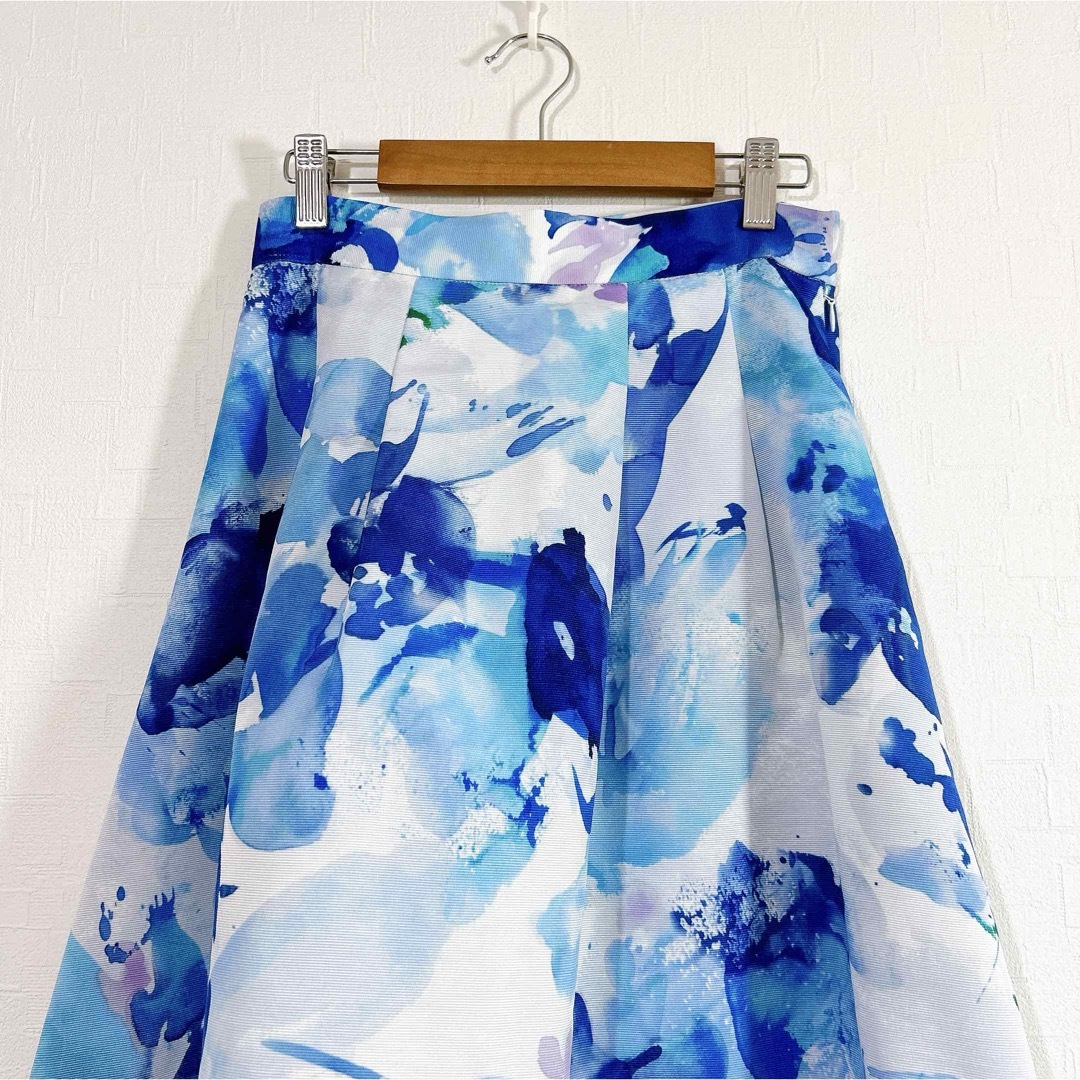 PLST(プラステ)のPLST 花柄 マーブル 高級感 エレガント フレアスカート ブルー 白 夏 レディースのスカート(ひざ丈スカート)の商品写真