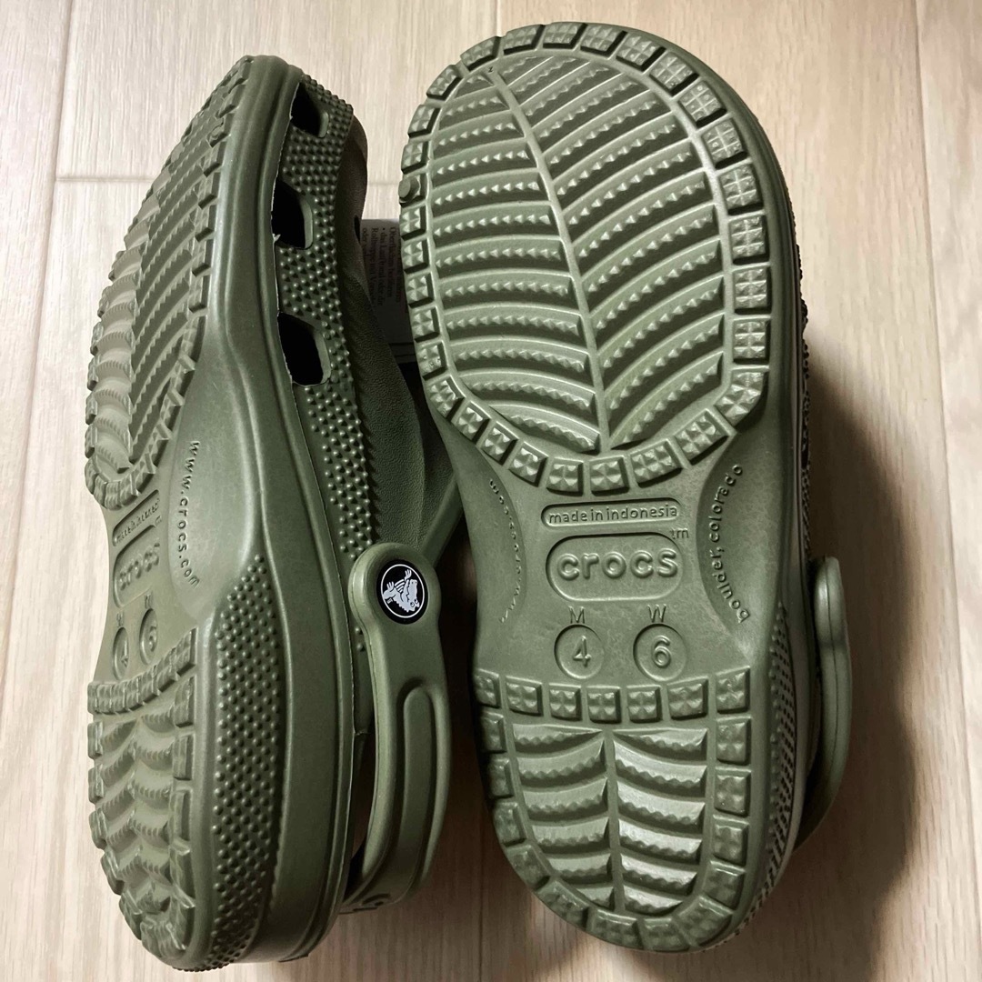 crocs(クロックス)の新品 22㎝ クロックス バヤ アーミーグリーン レディースの靴/シューズ(サンダル)の商品写真