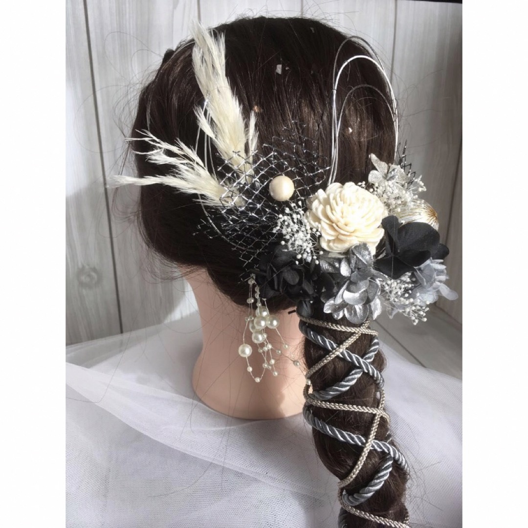 再販　髪飾り　ヘッドドレス　ドライフラワー　水引　リボン　白黒銀　結婚式　成人式 レディースのヘアアクセサリー(ヘアピン)の商品写真