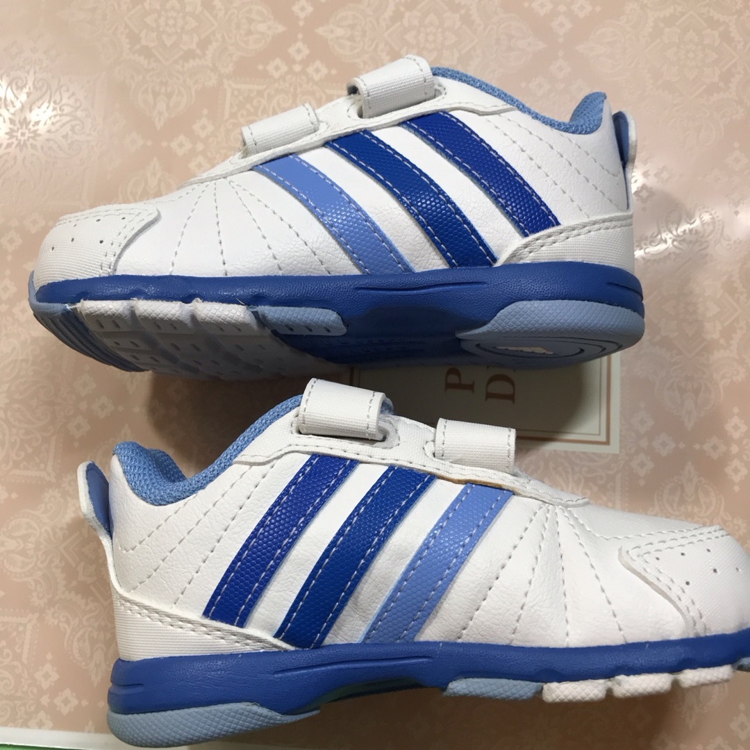 adidas(アディダス)のアディダス……子供シューズ…(13センチ)…新品未使用 キッズ/ベビー/マタニティのベビー靴/シューズ(~14cm)(スニーカー)の商品写真