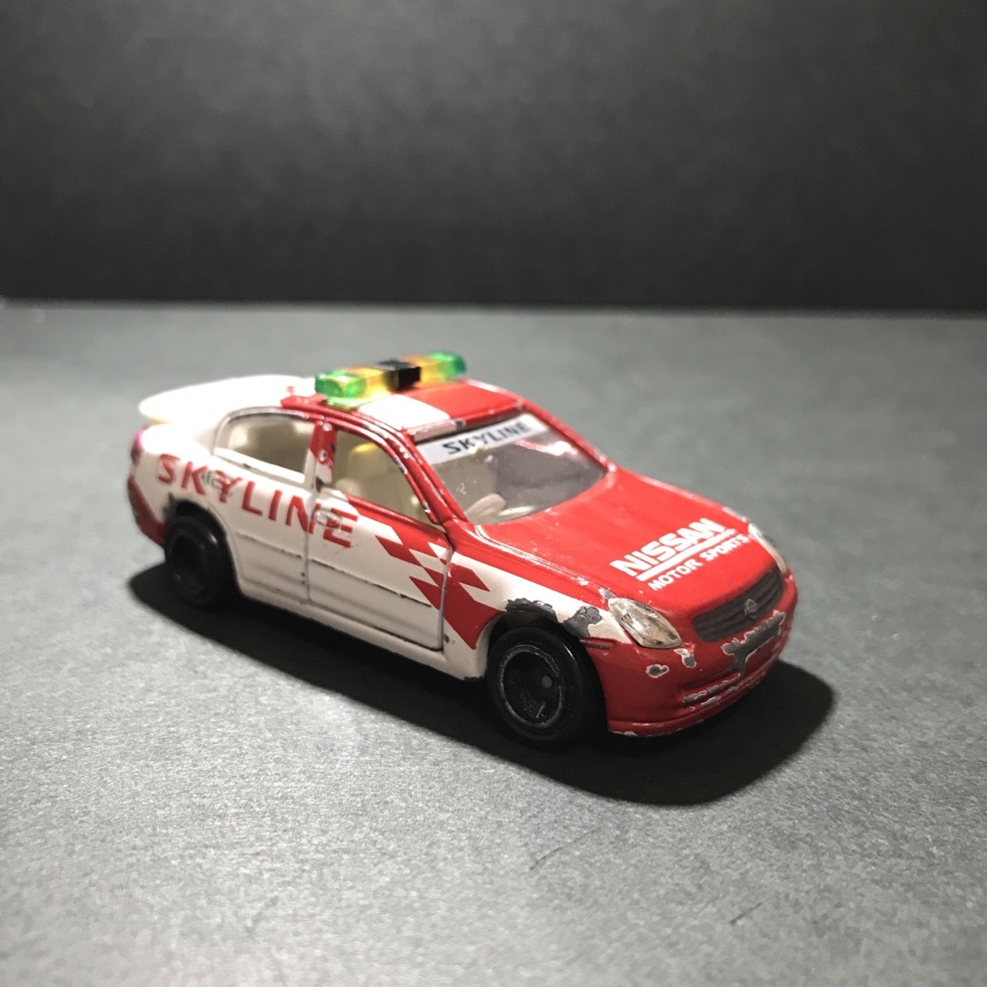 トミカシリーズ(トミカシリーズ)のトミカ　ミニカー　2001 NISSAN SKYLINE セーフティカー エンタメ/ホビーのおもちゃ/ぬいぐるみ(ミニカー)の商品写真