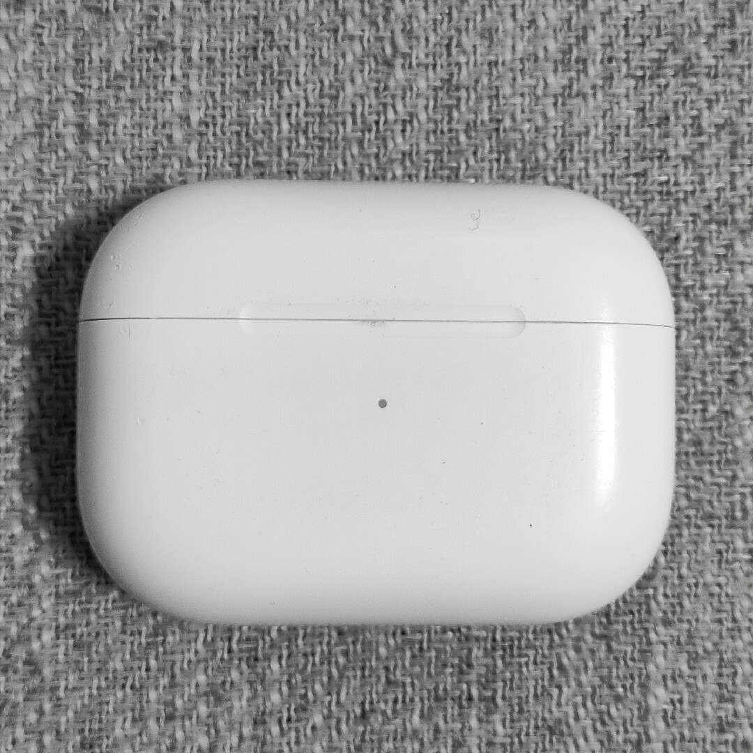 Apple(アップル)のApple AirPods Pro 2世代 充電ケースのみ 1053 スマホ/家電/カメラのオーディオ機器(ヘッドフォン/イヤフォン)の商品写真