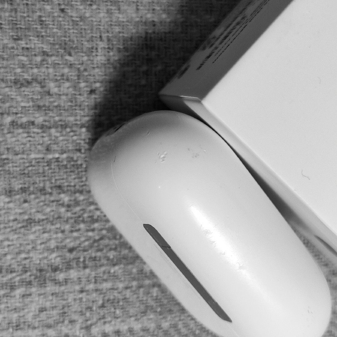 Apple(アップル)のApple AirPods Pro 2世代 充電ケースのみ 1053 スマホ/家電/カメラのオーディオ機器(ヘッドフォン/イヤフォン)の商品写真