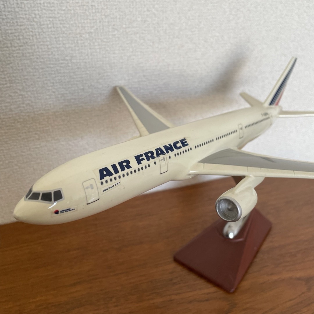 レア！希少　AIR FRANCE エールフランス　飛行機模型　ボーイング777 エンタメ/ホビーのおもちゃ/ぬいぐるみ(模型/プラモデル)の商品写真