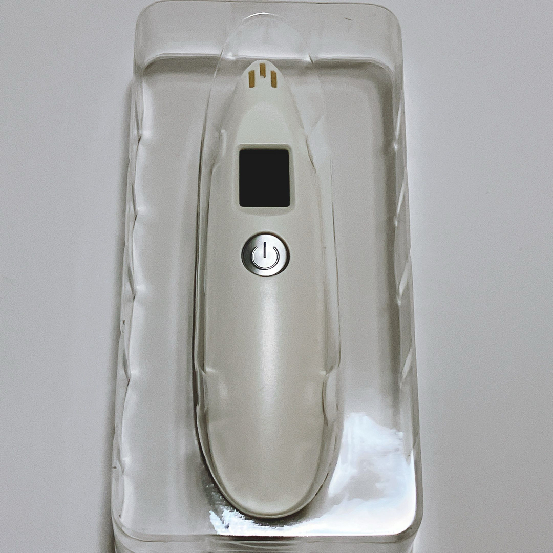 アルコールチェッカー ​検知器 アルコール 探知機 LCD デジタル表示 白 スマホ/家電/カメラの生活家電(その他)の商品写真