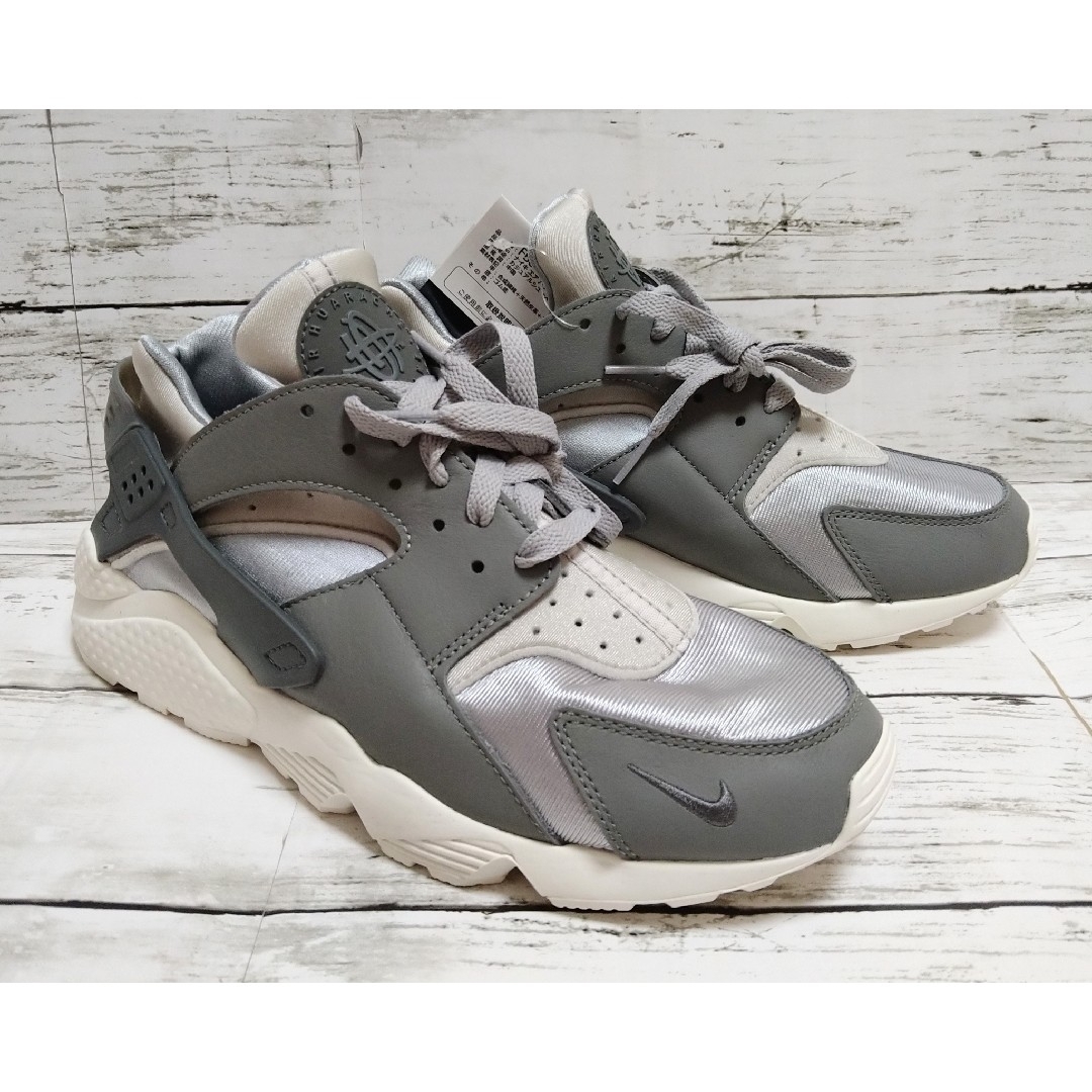 NIKE(ナイキ)のNIKE ナイキ　AIR HUARACHE　27cm（メンズ） メンズの靴/シューズ(スニーカー)の商品写真