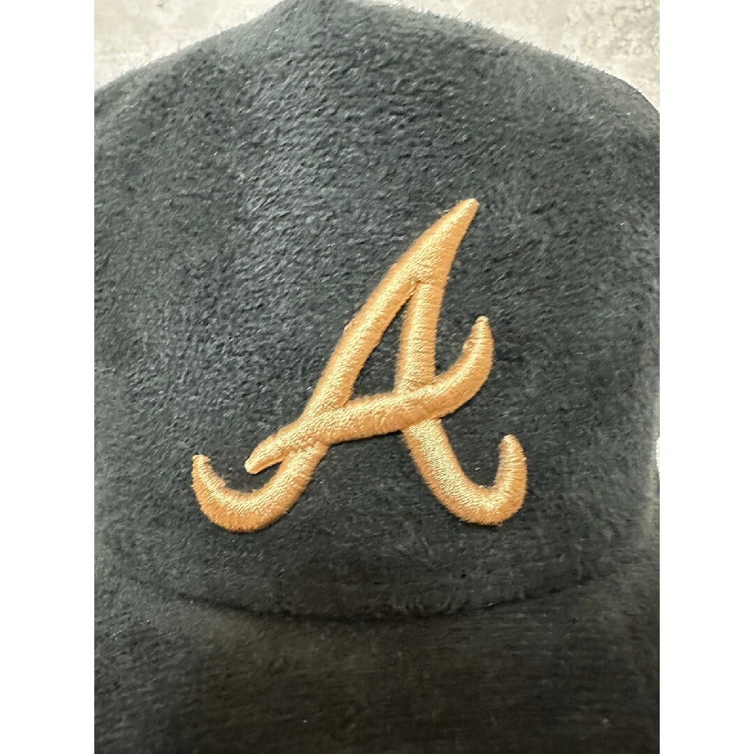NEW ERA(ニューエラー)のニューエラ アトランタブレーブス スウェードレザー ストラップバックキャップ メンズの帽子(キャップ)の商品写真