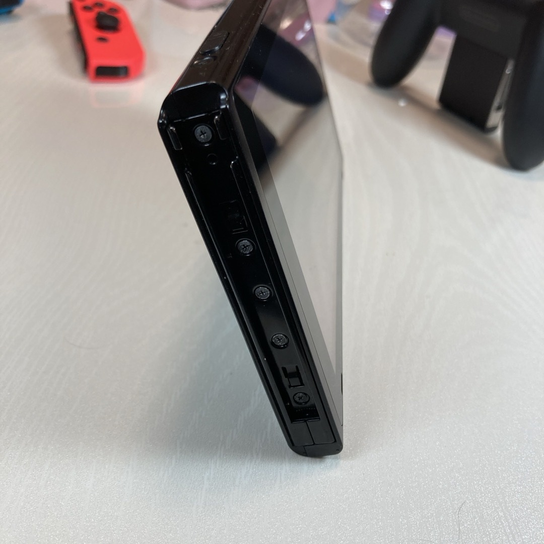 Nintendo Switch(ニンテンドースイッチ)のNintendo Switchバッテリー強化モデル Joy-Con L-R エンタメ/ホビーのゲームソフト/ゲーム機本体(家庭用ゲーム機本体)の商品写真