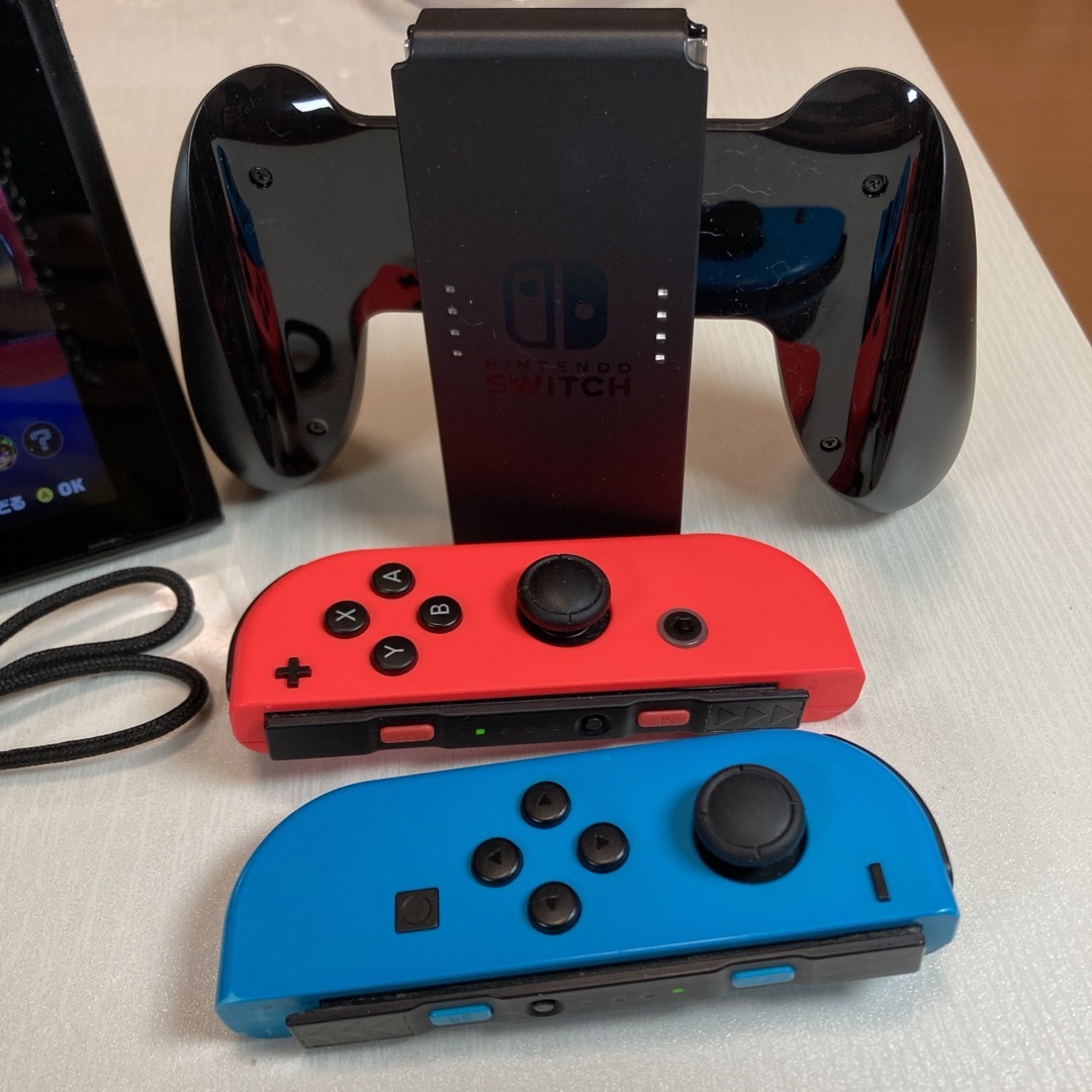 Nintendo Switch(ニンテンドースイッチ)のNintendo Switchバッテリー強化モデル Joy-Con L-R エンタメ/ホビーのゲームソフト/ゲーム機本体(家庭用ゲーム機本体)の商品写真