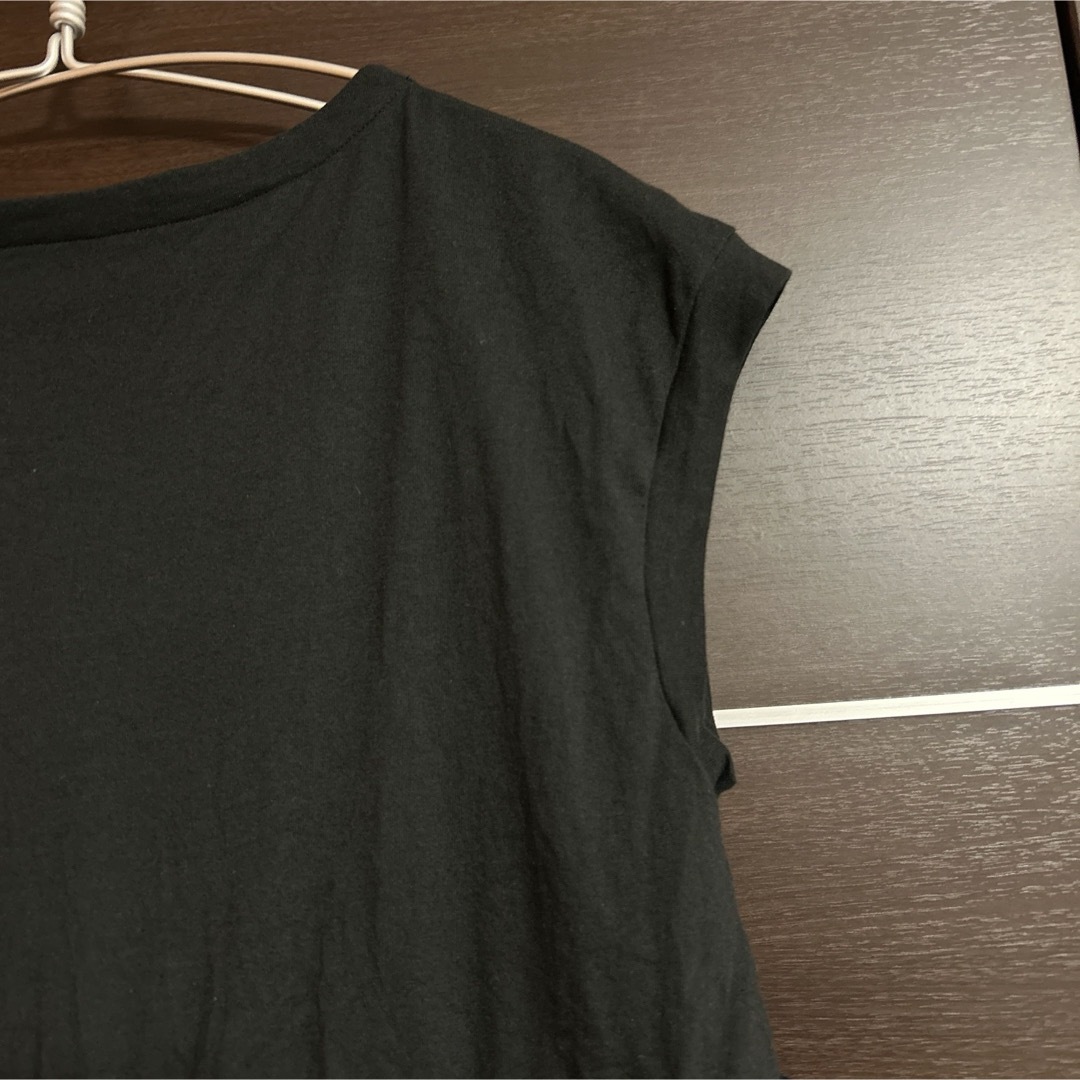 tocco(トッコ)の最終お値下げ！トッコ　黒Tシャツ　フリル　ノースリーブ レディースのトップス(Tシャツ(半袖/袖なし))の商品写真