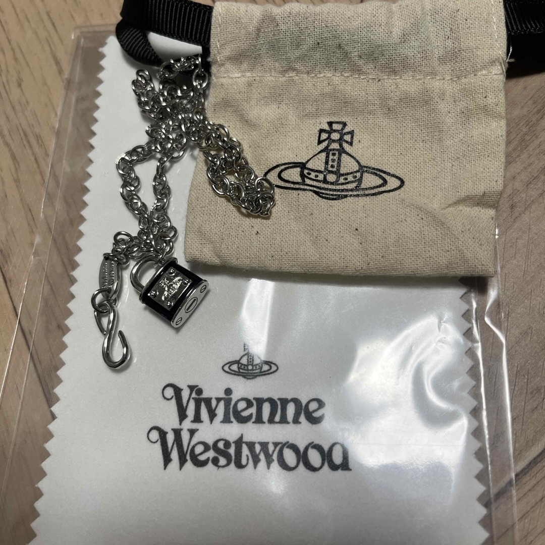 Vivienne Westwood(ヴィヴィアンウエストウッド)のヴィヴィアンウエストウッド　南京錠ネックレス レディースのアクセサリー(ネックレス)の商品写真