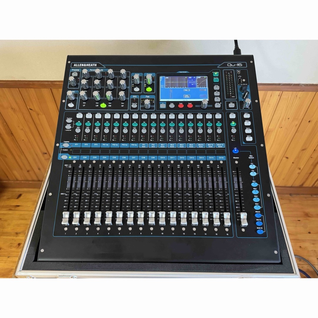 ALLEN&HEATH(アレンアンドヒース)のALLEN&HEATH QU-16 デジタルミキサー 楽器のレコーディング/PA機器(ミキサー)の商品写真