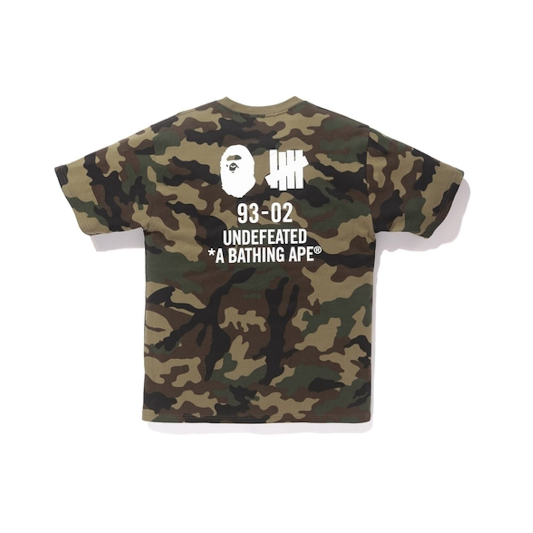 A BATHING APE(アベイシングエイプ)のBAPE X Undefeated Woodland Camo Tee メンズのトップス(Tシャツ/カットソー(半袖/袖なし))の商品写真