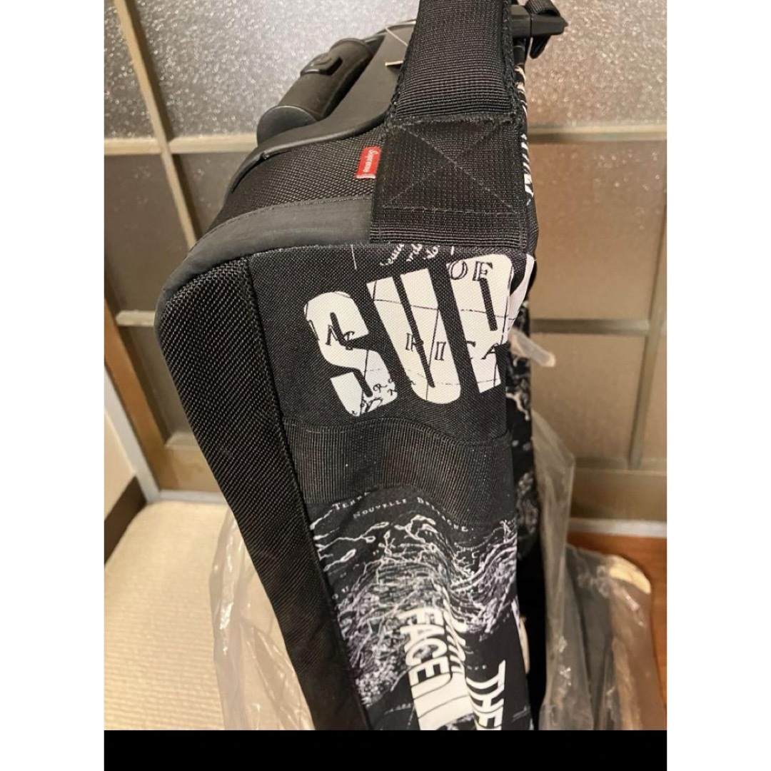 Supreme(シュプリーム)のSup NORTH FACE Wayfinder 25 Rolling Bag メンズのバッグ(トラベルバッグ/スーツケース)の商品写真