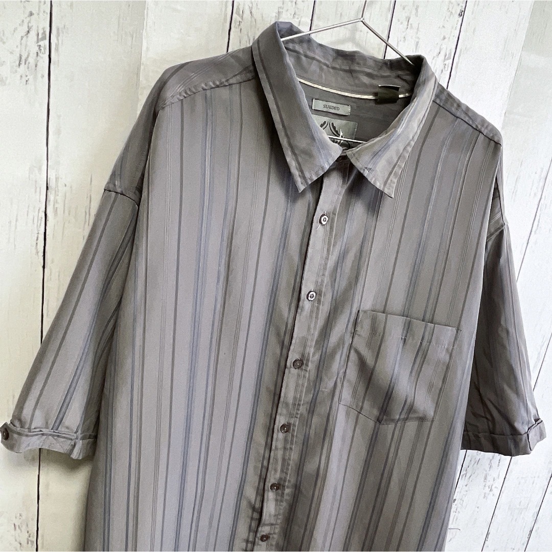 shirts(シャツ)のUSA古着　半袖シャツ　ドレスシャツ　4XL　ストライプ　グレー　オーバーサイズ メンズのトップス(シャツ)の商品写真