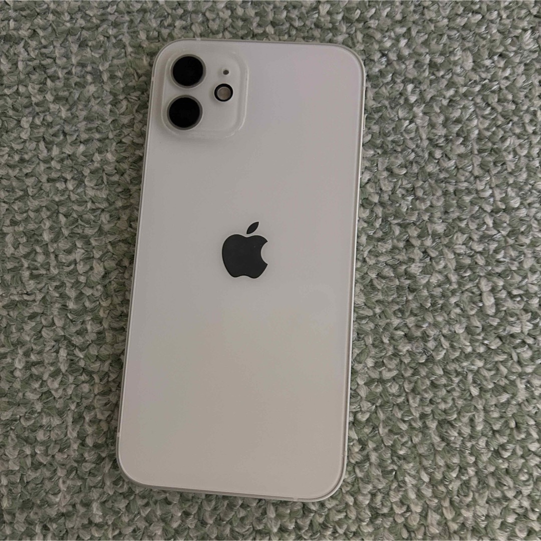 iPhone(アイフォーン)のiPhone12 128GB ホワイト 美品 スマホ/家電/カメラのスマートフォン/携帯電話(スマートフォン本体)の商品写真