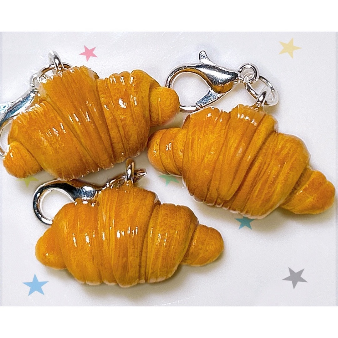 クロワッサン　チャーム🥐 ハンドメイドのファッション小物(バッグチャーム)の商品写真