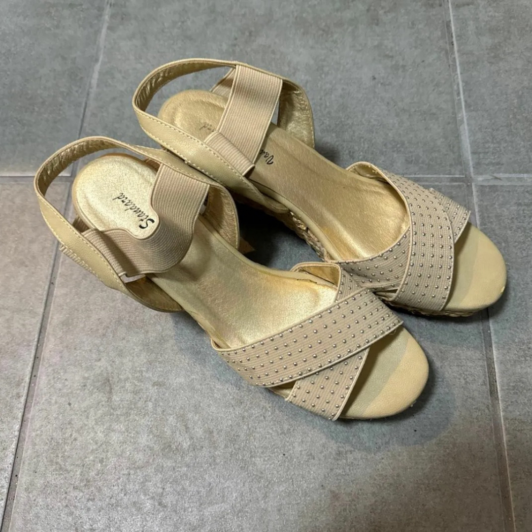 【美品】レディース 女性用 サンダル シューズ 靴 ベージュ 韓国 ストラップ付 レディースの靴/シューズ(サンダル)の商品写真