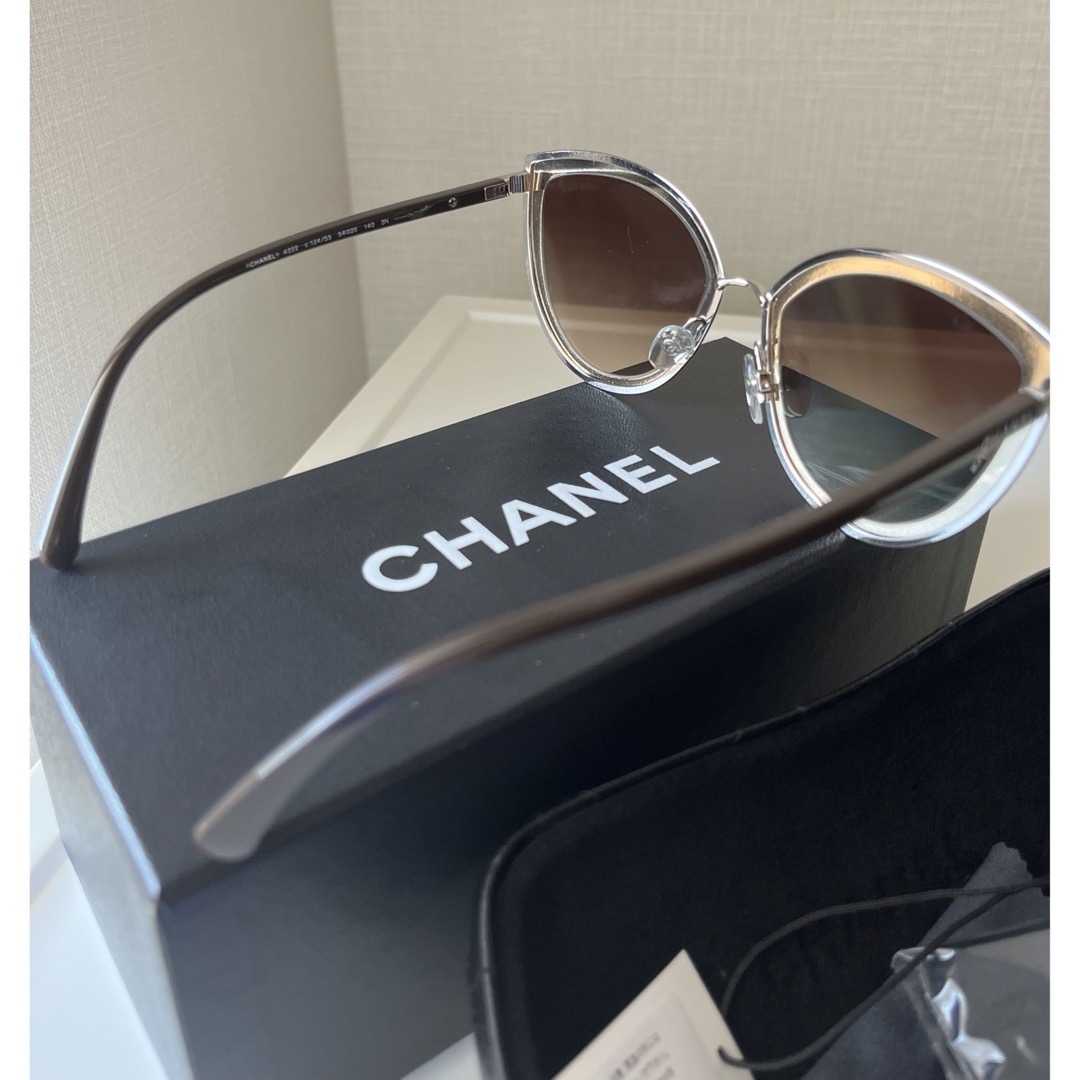 CHANEL(シャネル)のCHANEL サングラス　新品 レディースのファッション小物(サングラス/メガネ)の商品写真