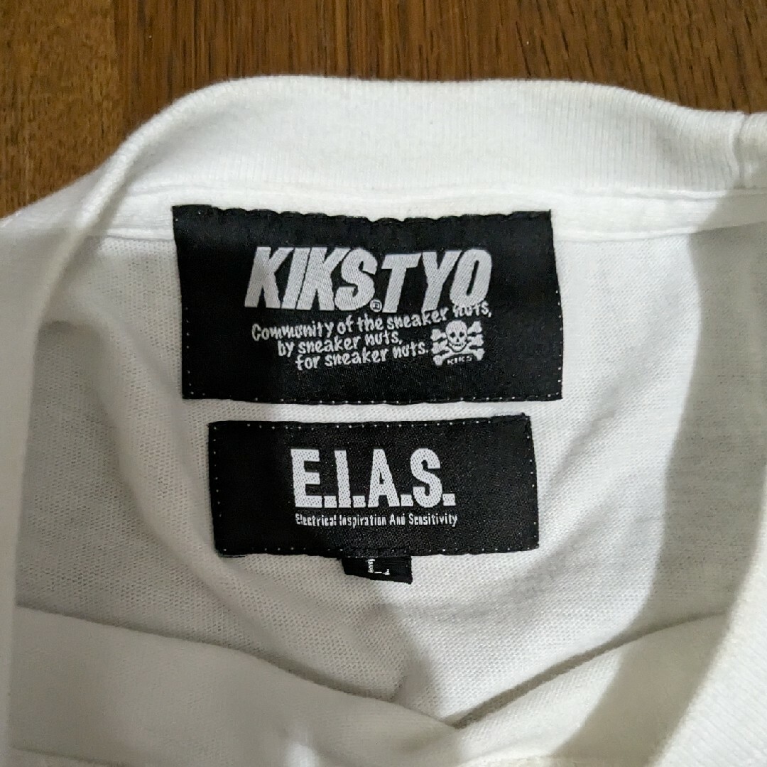 KIKS TYO(キックスティーワイオー)の限定商品　KIKSTYO EIAS コラボTシャツ メンズのトップス(Tシャツ/カットソー(半袖/袖なし))の商品写真