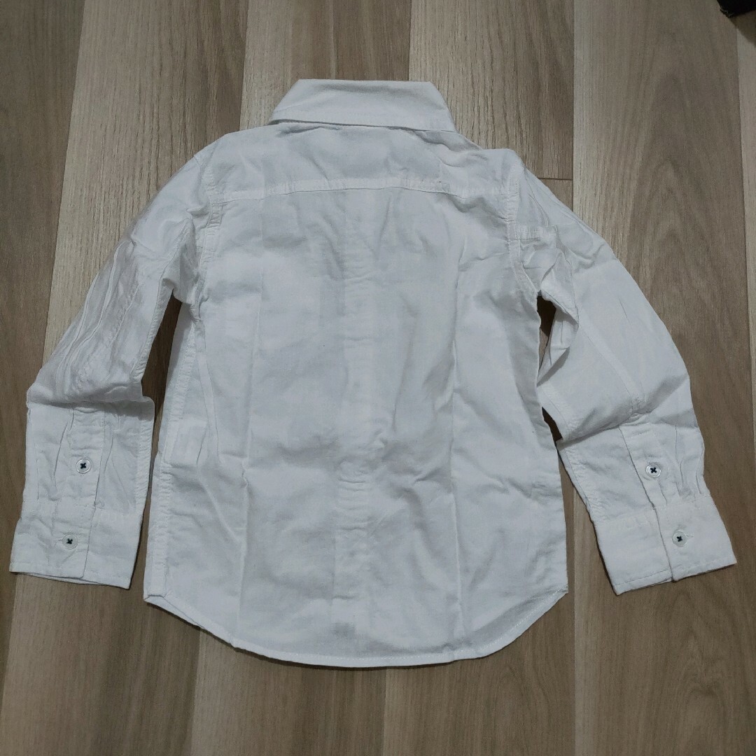 子供 長袖襟付きワイシャツ 110cm キッズ/ベビー/マタニティのキッズ服男の子用(90cm~)(Tシャツ/カットソー)の商品写真