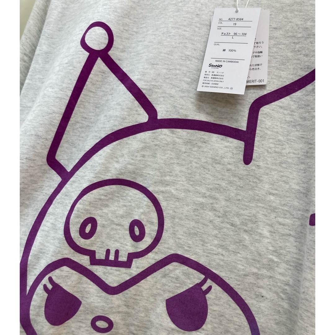 グレー 新品 紫 クロミ Tシャツ kuromi メンズ サンリオ SANRIO メンズのトップス(Tシャツ/カットソー(半袖/袖なし))の商品写真