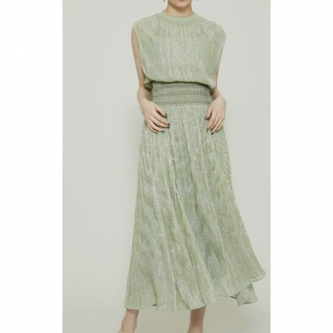 Ameri VINTAGE(アメリヴィンテージ)のAMERI メディスモッキングラメドレス グリーンSサイズ レディースのワンピース(ロングワンピース/マキシワンピース)の商品写真