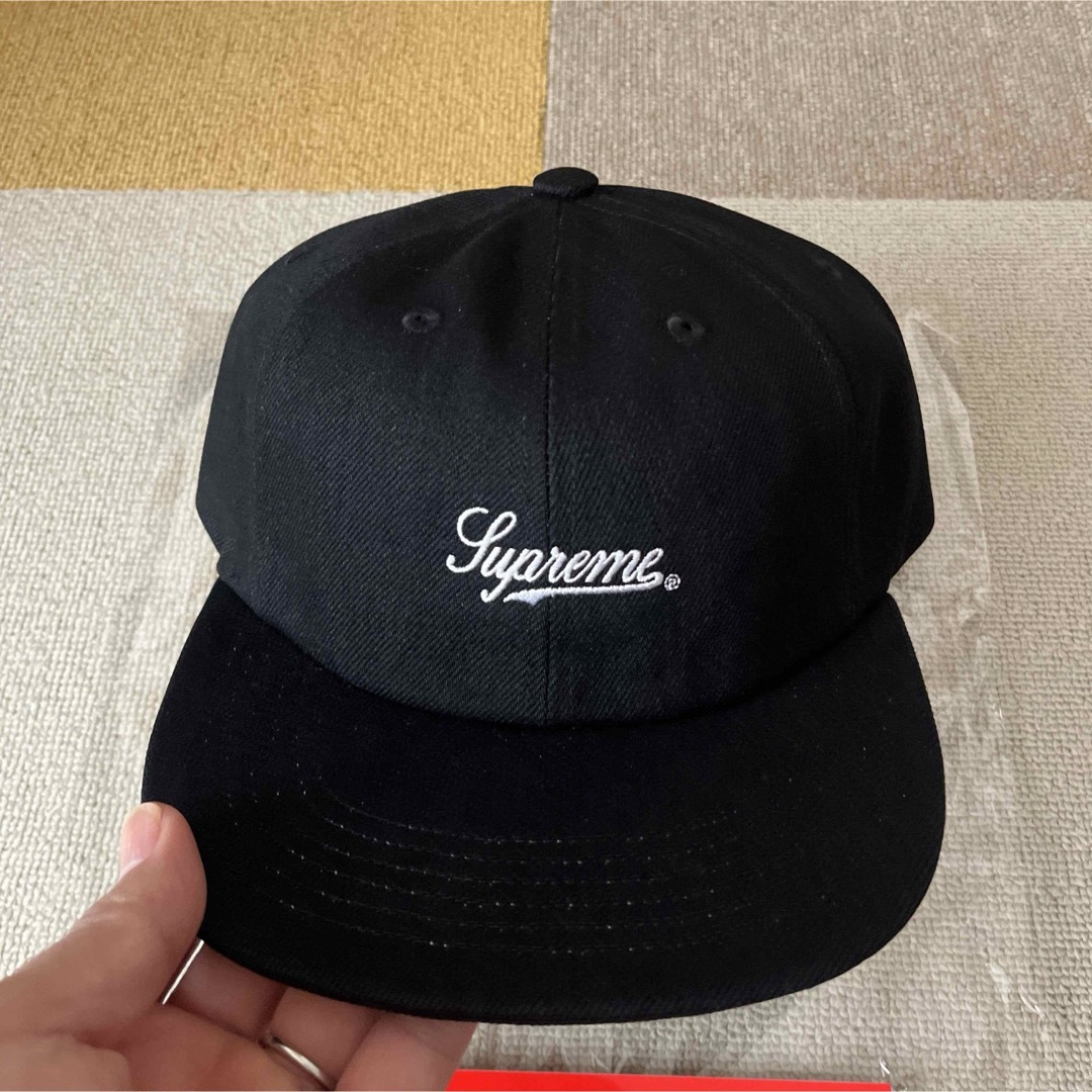 Supreme(シュプリーム)のsupreme Script Logo 6-Panel メンズの帽子(キャップ)の商品写真