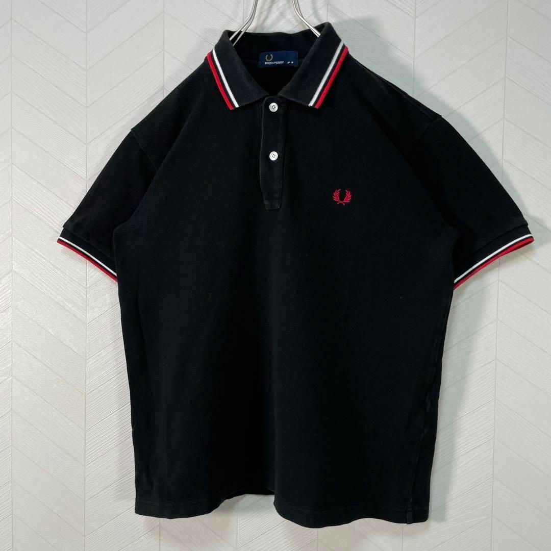 FRED PERRY(フレッドペリー)の人気カラー フレッドペリー M12 ポロシャツ 半袖 黒 赤 M 刺繍ロゴ 鹿子 メンズのトップス(ポロシャツ)の商品写真