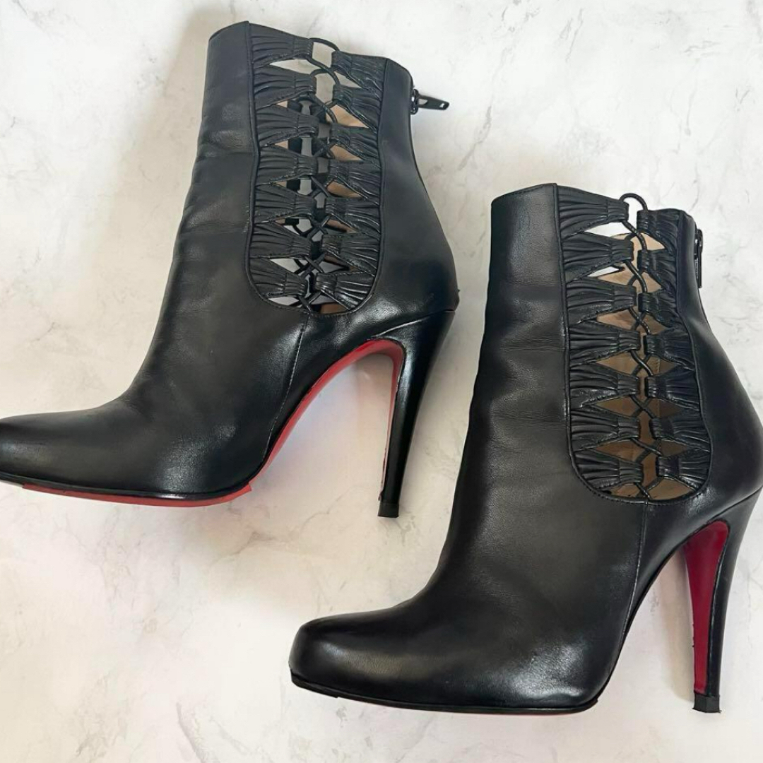 Christian Louboutin(クリスチャンルブタン)の37.5 クリスチャンルブタン ブーティ ヒール ショートブーツ レザー レディースの靴/シューズ(ブーツ)の商品写真