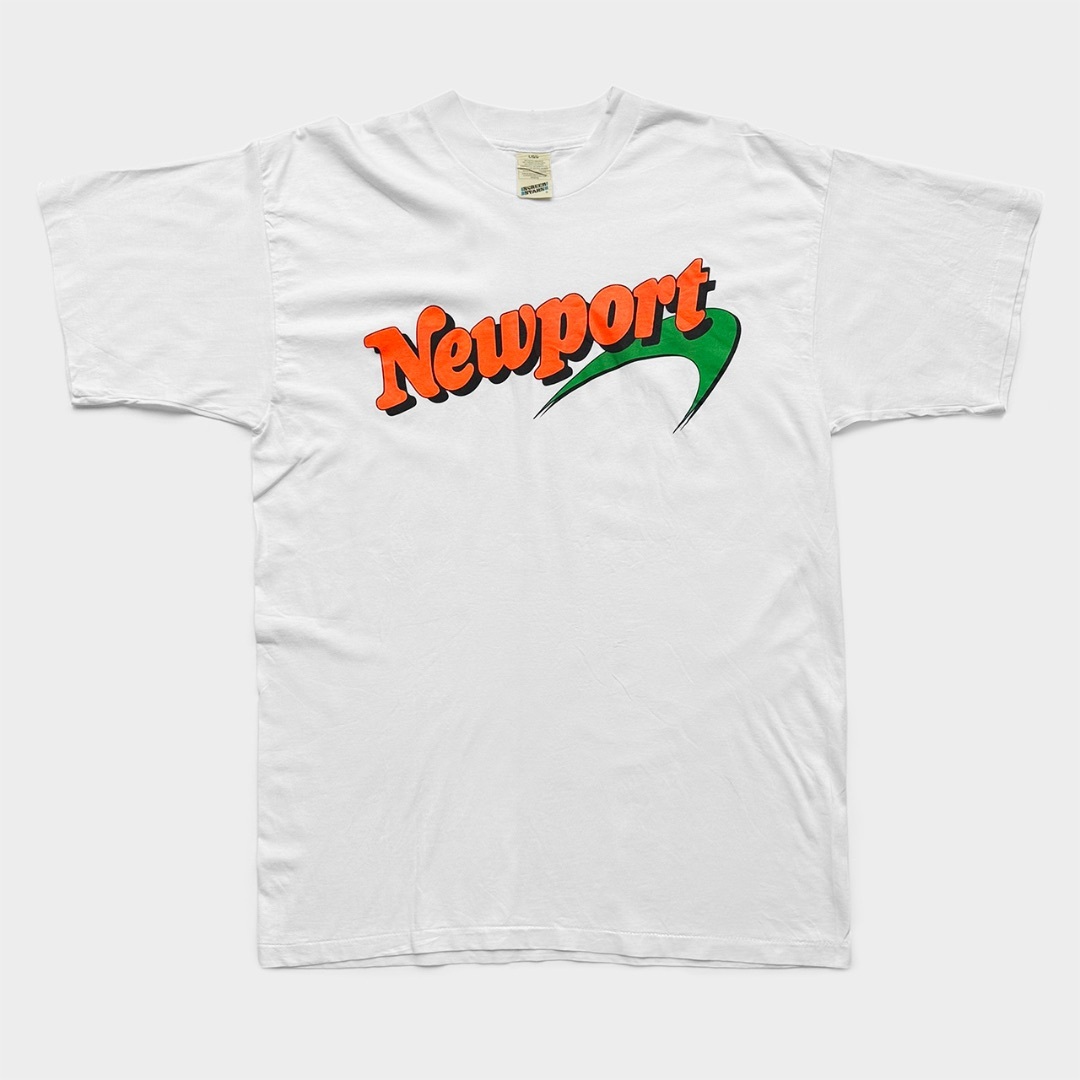 VINTAGE(ヴィンテージ)の野村訓市着用｜90sヴィンテージ Newport Tシャツ [L] メンズのトップス(Tシャツ/カットソー(半袖/袖なし))の商品写真