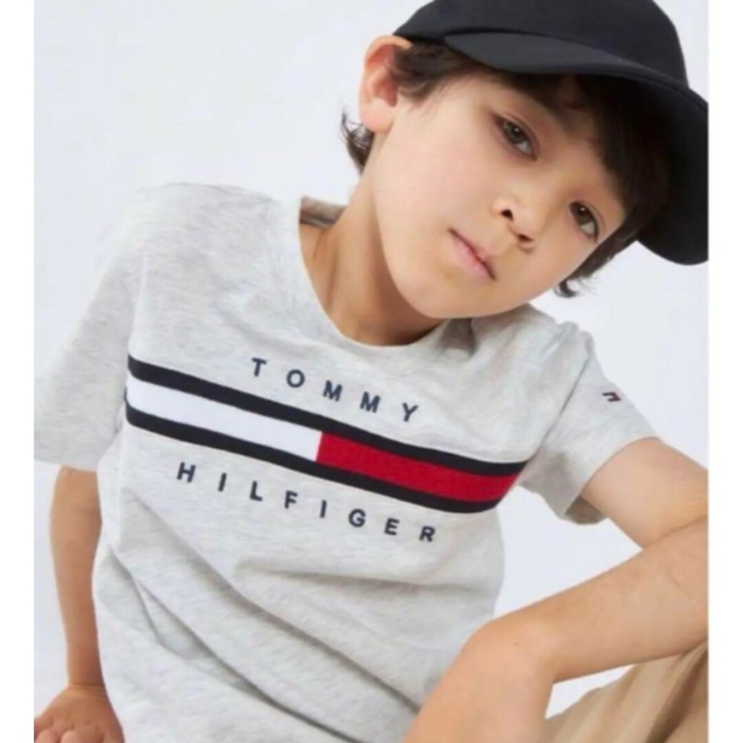 TOMMY HILFIGER(トミーヒルフィガー)の大人気　TOMMY HILFIGER  トミー　Tシャツ　130 グレー キッズ/ベビー/マタニティのキッズ服男の子用(90cm~)(Tシャツ/カットソー)の商品写真