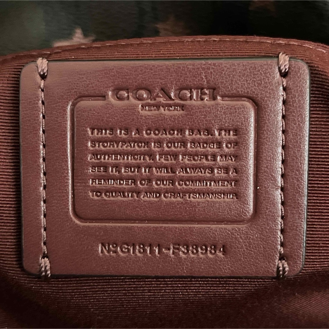 COACH(コーチ)のコーチ　トートバッグ　肩掛け可　ゴールド金具　シグネチャー　ブラウン　レザー レディースのバッグ(トートバッグ)の商品写真