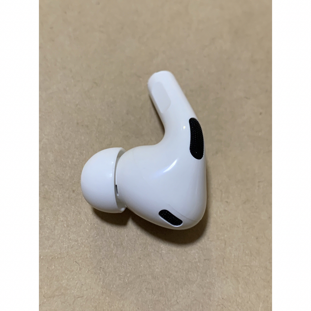 Apple(アップル)のAirPods Pro 第2世代 USB-C★A3047(R)右耳のみ＿1 スマホ/家電/カメラのオーディオ機器(ヘッドフォン/イヤフォン)の商品写真