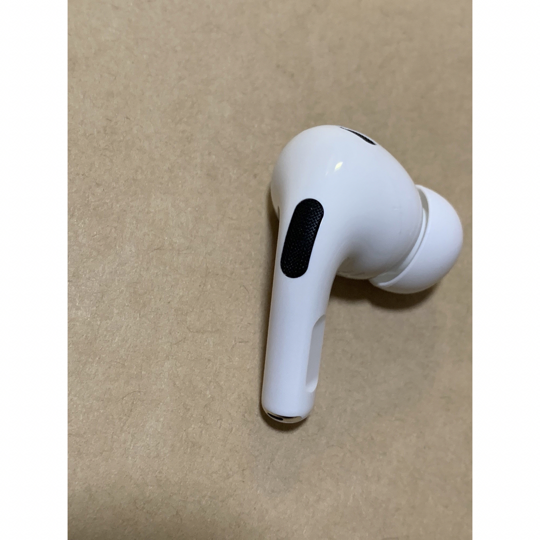 Apple(アップル)のAirPods Pro 第2世代 USB-C★A3047(R)右耳のみ＿1 スマホ/家電/カメラのオーディオ機器(ヘッドフォン/イヤフォン)の商品写真