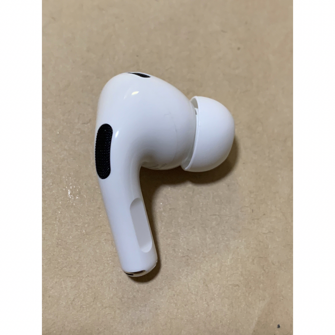 Apple(アップル)のAirPods Pro 第2世代 USB-C★A3047(R)右耳のみ＿1 スマホ/家電/カメラのオーディオ機器(ヘッドフォン/イヤフォン)の商品写真