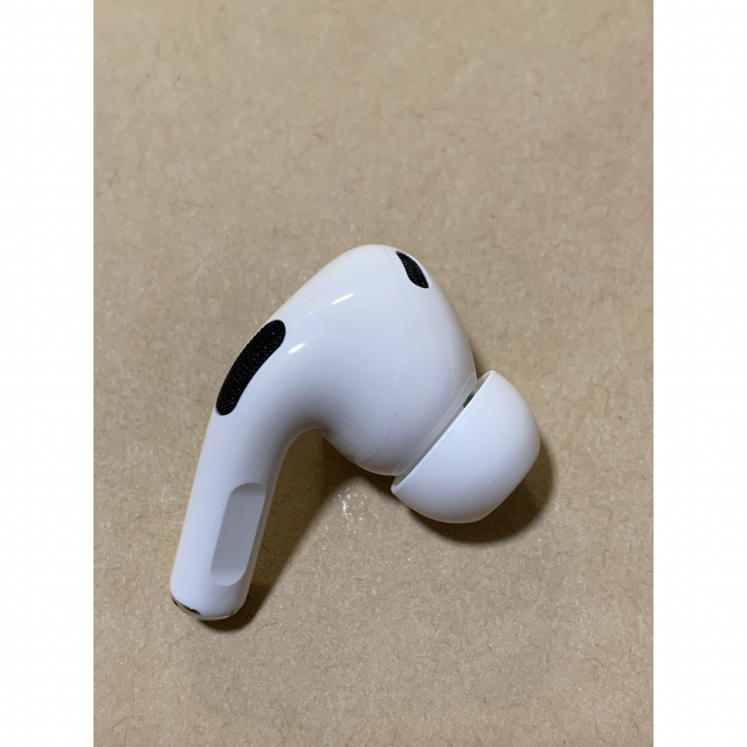 Apple(アップル)のAirPods Pro 第2世代 USB-C★A3047(R)右耳のみ＿1 スマホ/家電/カメラのオーディオ機器(ヘッドフォン/イヤフォン)の商品写真