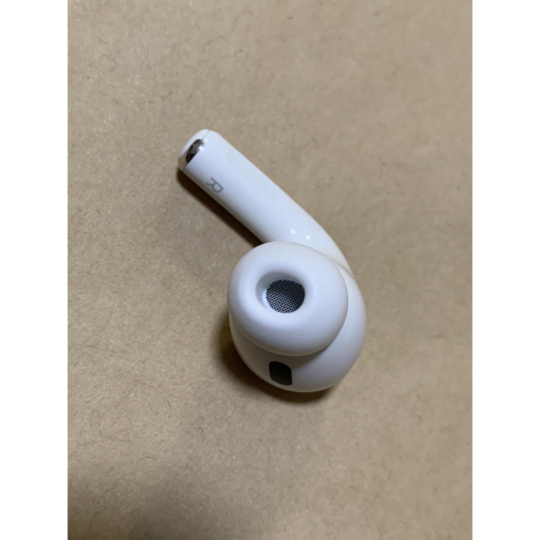 Apple(アップル)のAirPods Pro 第2世代 USB-C★A3047(R)右耳のみ＿1 スマホ/家電/カメラのオーディオ機器(ヘッドフォン/イヤフォン)の商品写真