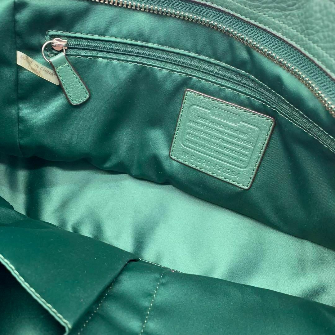 COACH(コーチ)の希少色 コーチ レザー トートバッグ 緑 シボ革 肩掛け A4 レディースのバッグ(トートバッグ)の商品写真