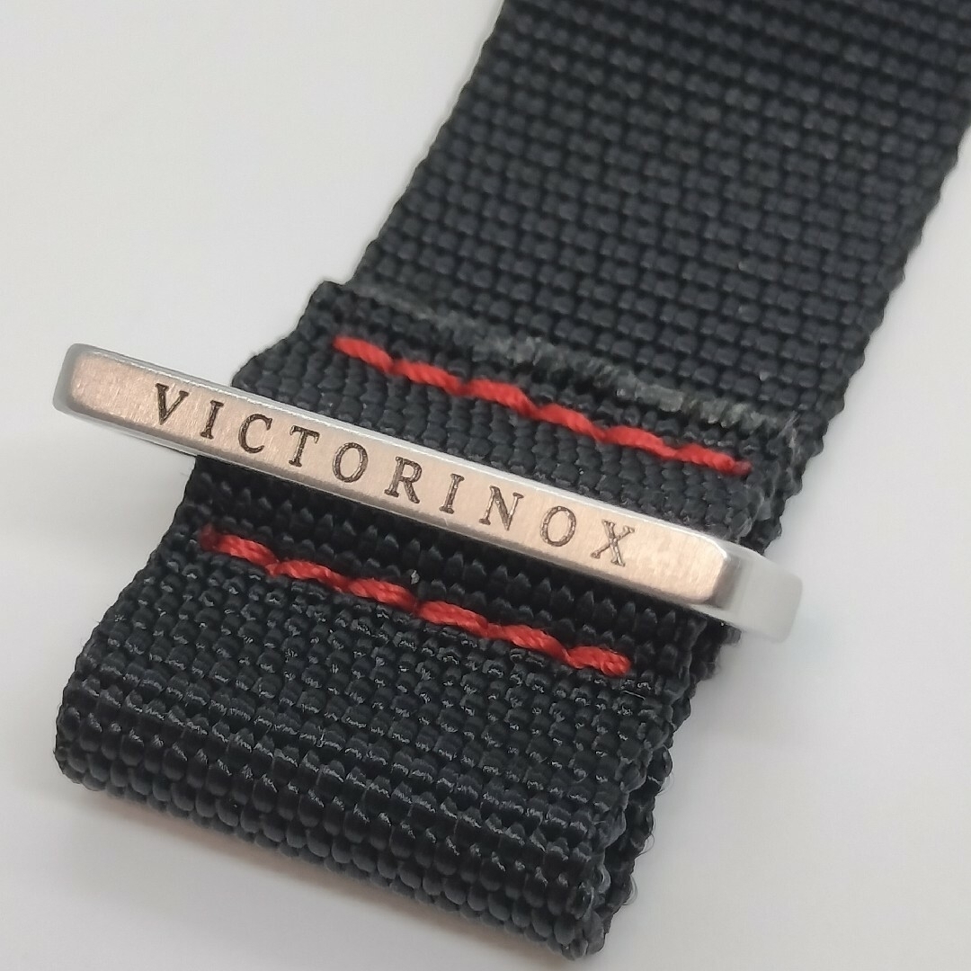 VICTORINOX(ビクトリノックス)の【極美品】VICTORINOXビクトリノックス INOXカーボン箱替えベルト付 メンズの時計(腕時計(アナログ))の商品写真