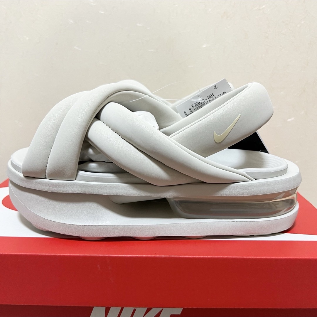 NIKE(ナイキ)のNIKE AIR MAX ISLA エアマックスアイラ 24cm レディースの靴/シューズ(サンダル)の商品写真