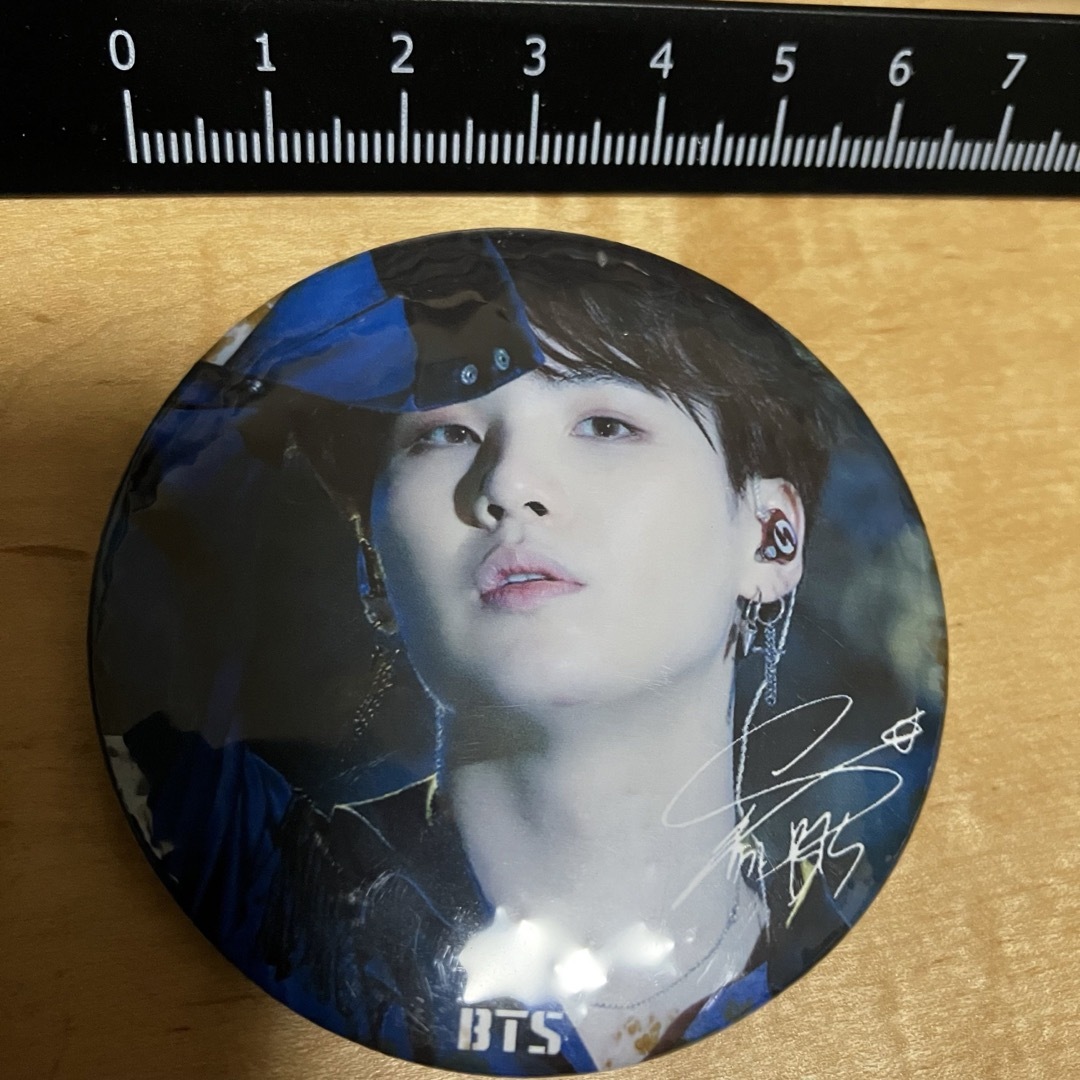 防弾少年団(BTS)(ボウダンショウネンダン)のSUGA ミンユンギ　agustD 缶バッジ　バッチ　マスター　防弾少年団BTS レディースのファッション小物(その他)の商品写真